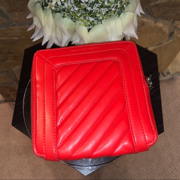 NWT French Connection Hayes Box Wristlet - Picture 6 of 7